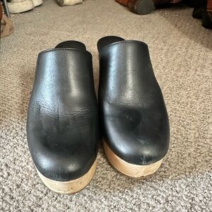 Everlane size 8 leather clogs with wood wedge never worn